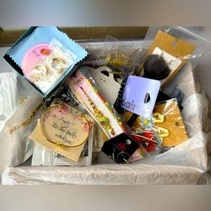 NWT Assorted Jewelry & Accessories
Bulk Grab Bag
Everything is New 
15 pcs/Box